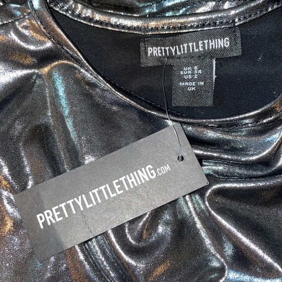 NWT PrettyLittleThing Silver Metallic Fitted Crop Blouse. Size 2. - Picture 3 of 5